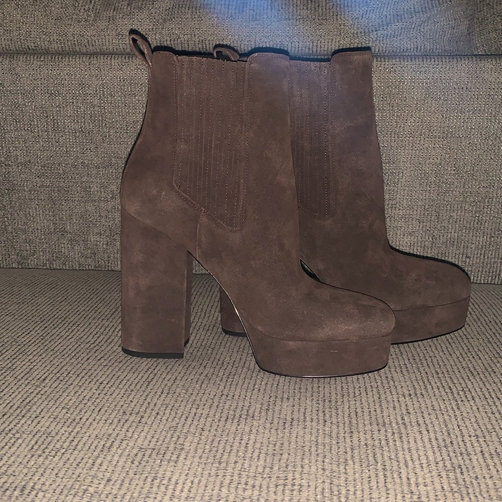 COACH NWOT Ivette brown suede platform/chelsea boots size 9